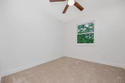 1182 E 3rd Avenue, Bay Shore, NY 11706 - Photo 18