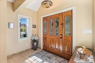 22 Clover Ave, Floral Park, NY 11001 - Photo 2