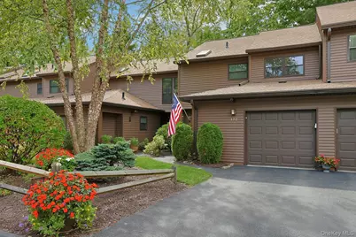 172 Woods Brooke Circle, Ossining, NY 10562 - Photo 2