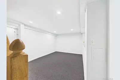 39 Croyden Lane, Hicksville, NY 11801 - Photo 20