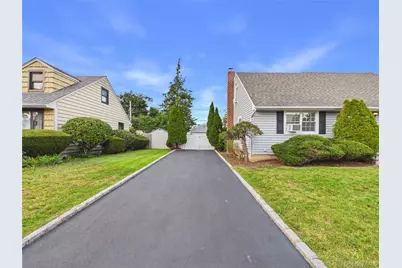 39 Croyden Lane, Hicksville, NY 11801 - Photo 4