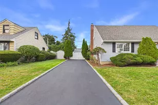 39 Croyden Ln, Hicksville, NY 11801 - Photo 4