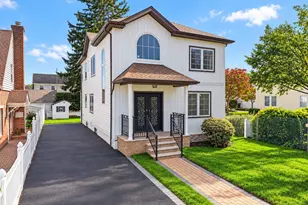 88 Dyckman Ave, New Hyde Park, NY 11040 - Photo 2