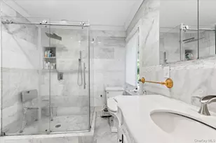 6 Channel Dr, Great Neck, NY 11024 - Photo 24