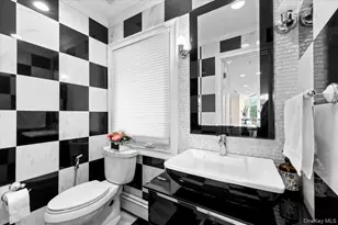 6 Channel Dr, Great Neck, NY 11024 - Photo 20