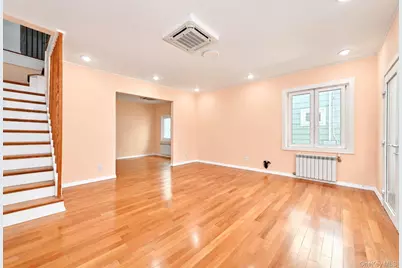 2561 Fenton Avenue #Whole House, Bronx, NY 10469 - Photo 4