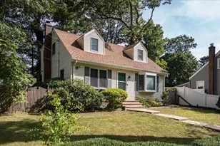 208 Melville Rd, South Huntington, NY 11746 - Photo 2