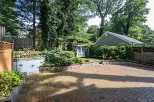 208 Melville Rd, South Huntington, NY 11746 - Photo 20
