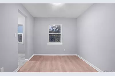 946 E 215th Street, Bronx, NY 10469 - Photo 10