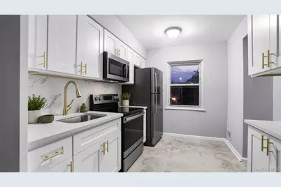 946 E 215th Street, Bronx, NY 10469 - Photo 4