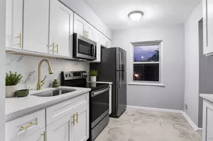 946 E 215th St, Bronx, NY 10469 - Photo 4