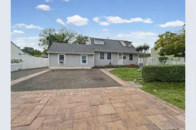 126 Claywood Drive, Brentwood, NY 11717 - Photo 2