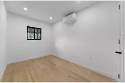 443 Effingham Avenue, Bronx, NY 10473 - Photo 12