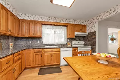 63 Avondale Street, Valley Stream, NY 11581 - Photo 8
