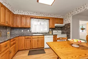 63 Avondale St, Valley Stream, NY 11581 - Photo 8