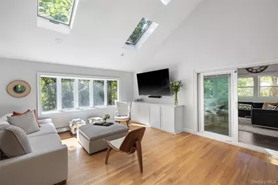 30 Squires Boulevard, Hampton Bays, NY 11946 - Photo 6