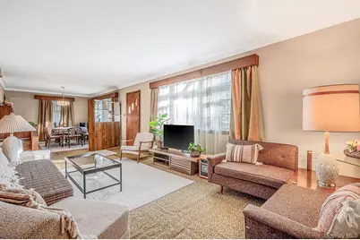 5 Everest Court, Huntington Station, NY 11746 - Photo 10