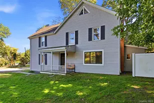24 Flagpole Ln, East Setauket, NY 11733 - Photo 2