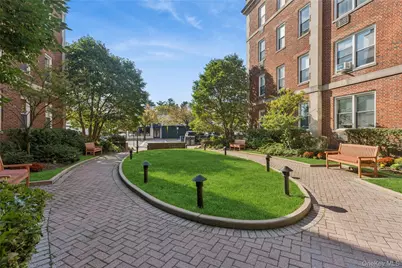 111 7th Street #404, Garden City, NY 11530 - Photo 4
