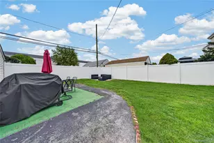 33 Hubbard Ave, Freeport, NY 11520 - Photo 12