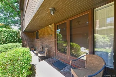 19 Frost Pond Drive, Roslyn, NY 11576 - Photo 4
