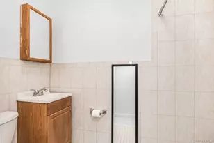 130 Lasalle Dr, Yonkers, NY 10710 - Photo 20
