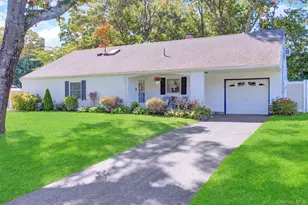 14 Campus Ln, Ronkonkoma, NY 11779 - Photo 2