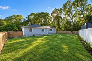 52 March Ct, Selden, NY 11784 - Photo 12