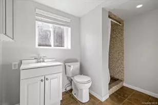 636 Diane Pl, Woodmere, NY 11581 - Photo 18