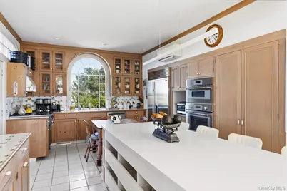 2040 Meadow Lane, Southampton, NY 11968 - Photo 18