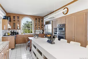 2040 Meadow Ln, Southampton, NY 11968 - Photo 18