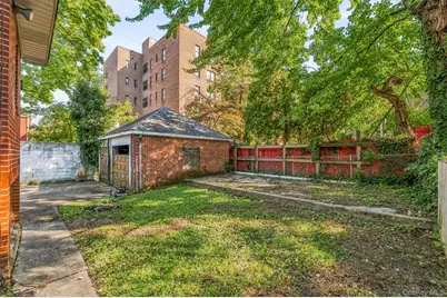 132 E 238th Street, Bronx, NY 10470 - Photo 34