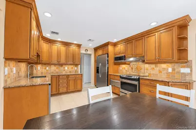 4 Hunting Hill Road, Woodbury, NY 11797 - Photo 2