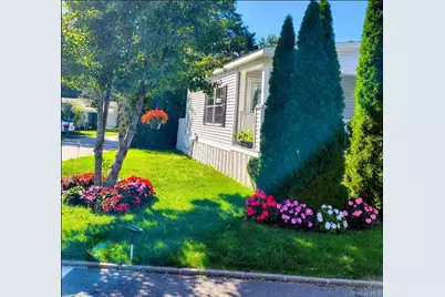 525 Riverleigh Avenue #B-25, Riverhead, NY 11901 - Photo 2