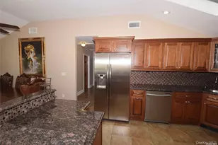203 Chelsea Ave, West Babylon, NY 11704 - Photo 8