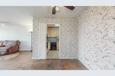 6120 Grand Central Parkway #A704, Forest Hills, NY 11375 - Photo 4