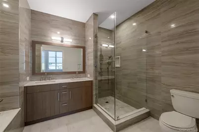 100 Garvies Point Road #1029, Glen Cove, NY 11542 - Photo 10