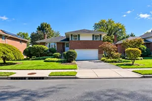 52 Winthrop Rd, Plainview, NY 11803 - Photo 2