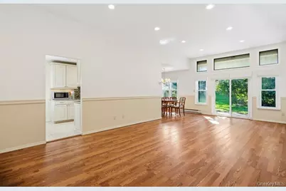 1406 Gotham Court W, Saint James, NY 11780 - Photo 10