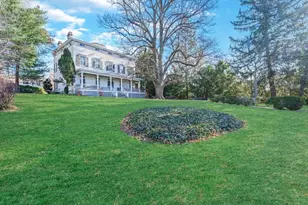 29 Center Dr, Douglaston, NY 11363 - Photo 6