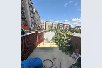 79 Moquette Row N, Yonkers, NY 10703 - Photo 1
