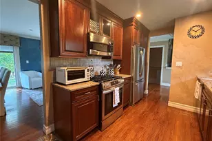 17 Renee Pl, Massapequa Park, NY 11762 - Photo 4