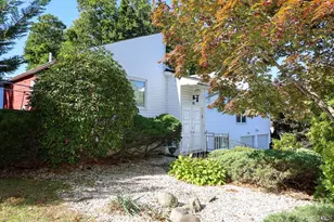 16 Carriage Rd, Great Neck, NY 11024 - Photo 2