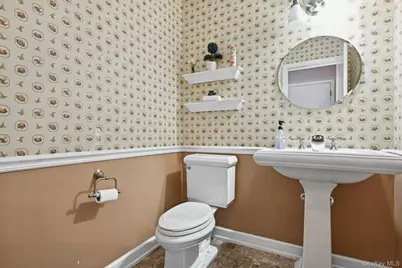 9 Ellen Court, Glen Cove, NY 11542 - Photo 16