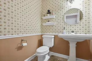 9 Ellen Ct, Glen Cove, NY 11542 - Photo 16