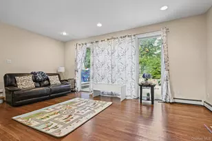 9 Ellen Ct, Glen Cove, NY 11542 - Photo 8