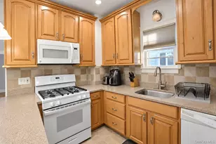 26 Oakwood Blvd, Poughkeepsie, NY 12603 - Photo 18