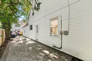 19 Gilchrest Rd, Great Neck, NY 11021 - Photo 24