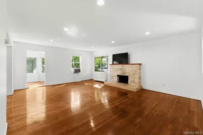 19 Gilchrest Road, Great Neck, NY 11021 - Photo 4