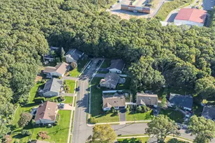 24 Kingswood Dr, Old Bethpage, NY 11804 - Photo 44